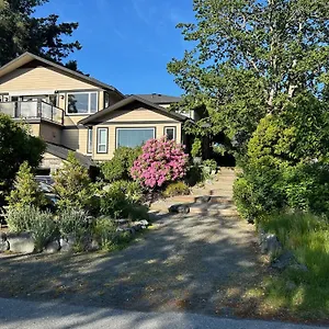Quiet Neighborhood, Just A Short Drive To Downtown Victoria