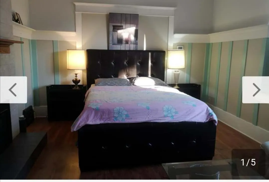 Close Uvic Three Bedroom One Bathroom Unit Canada