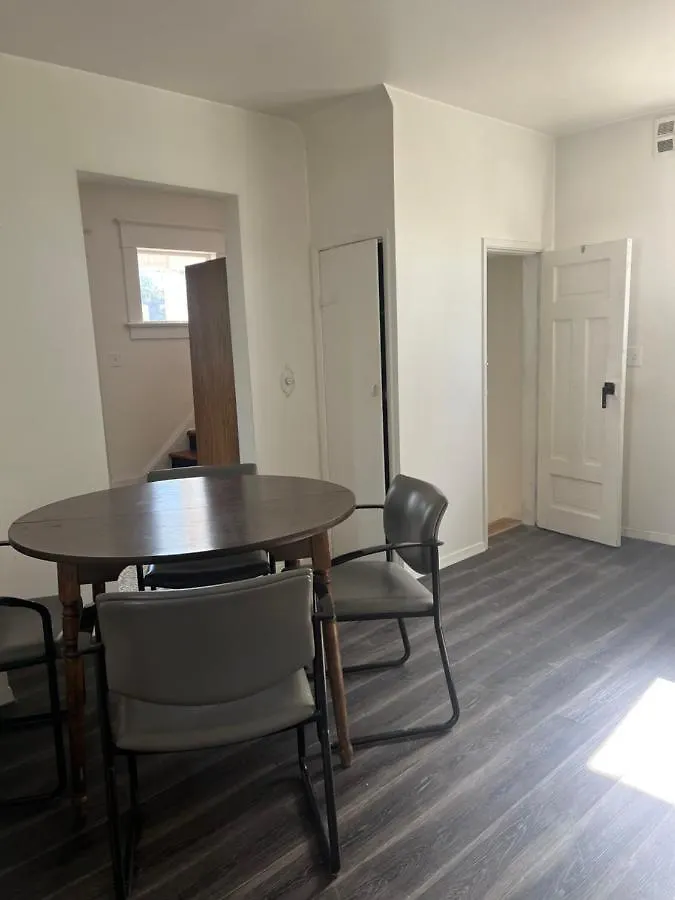 Close Uvic Three Bedroom One Bathroom Unit Canada
