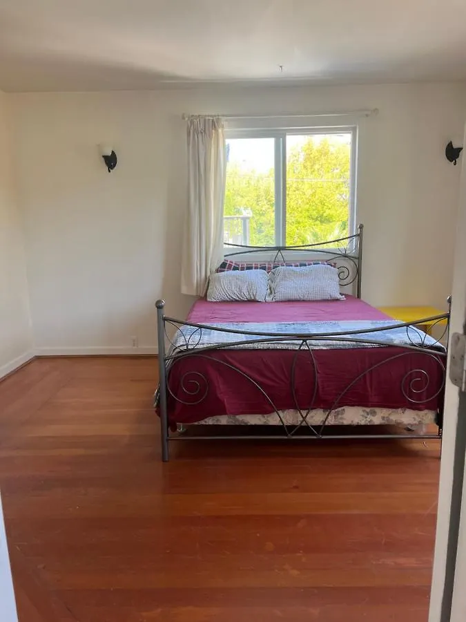 Villa Close Uvic Three Bedroom One Bathroom Unit