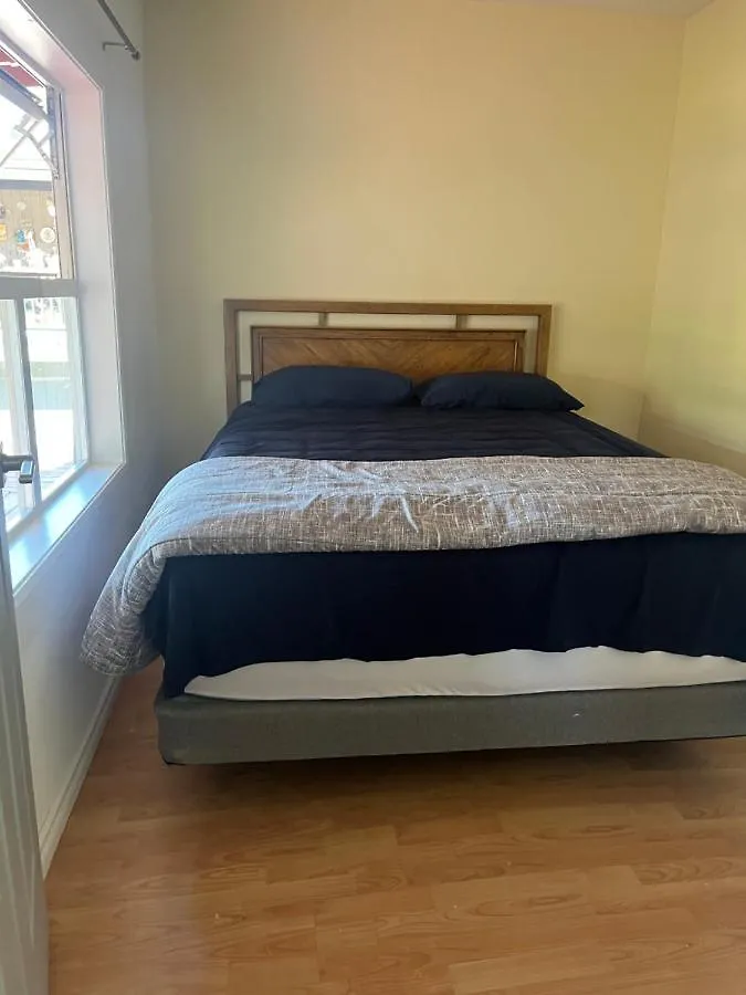 Close Uvic Three Bedroom One Bathroom Unit 0*, Victoria