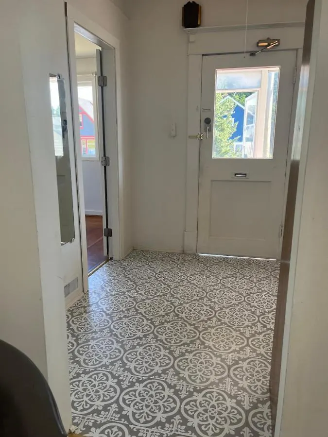 Close Uvic Three Bedroom One Bathroom Unit 0*, Victoria Canada