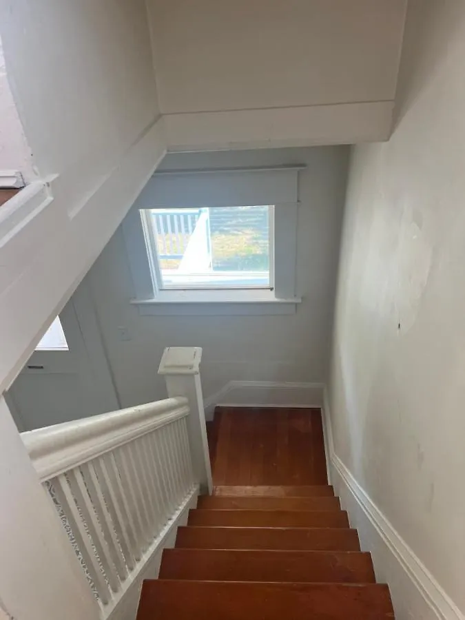 Close Uvic Three Bedroom One Bathroom Unit 0*, Victoria
