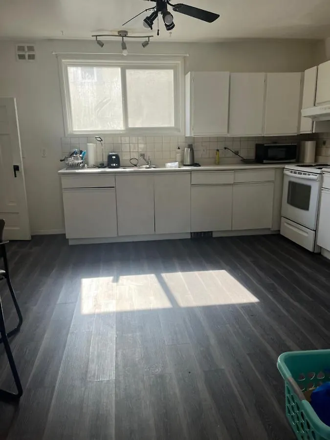 Villa Close Uvic Three Bedroom One Bathroom Unit